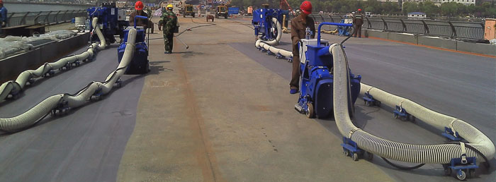 路面拋丸施工現(xiàn)場圖 路面拋丸施工現(xiàn)場圖