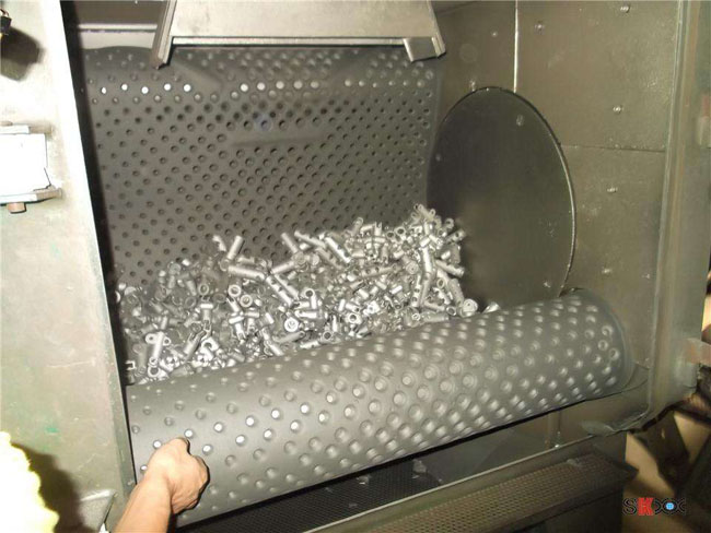 汽車緊固件拋丸機(jī) 汽車緊固件拋丸機(jī)